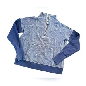 Vineyard Vines Women’s Pull Over. Navy and white. Front pocket. Small​​​…